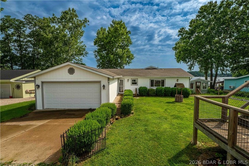 Hard-to-find one-level lakefront living at the 49-mile marker! - photo 43