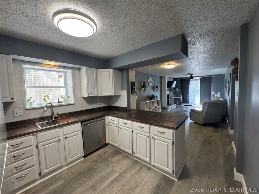 Lakefront 2 bedroom 2 bath fully furnished condo close to many - photo 3