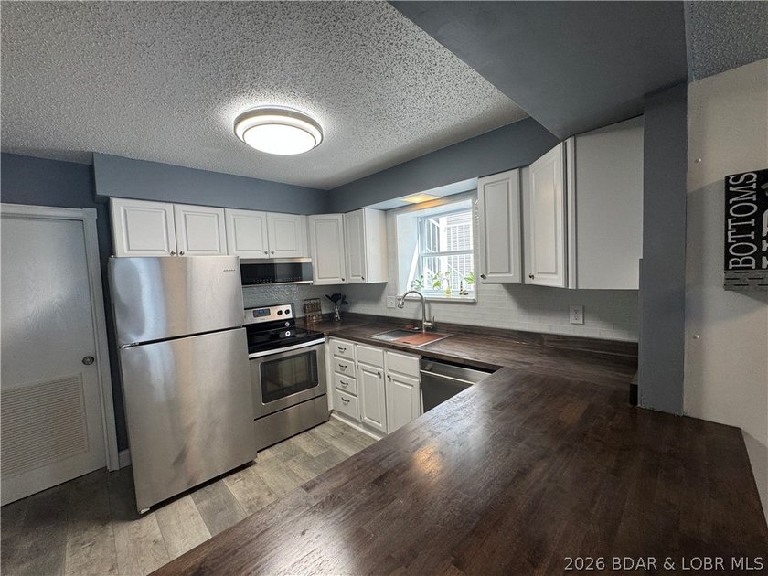 Lakefront 2 bedroom 2 bath fully furnished condo close to many - photo 4