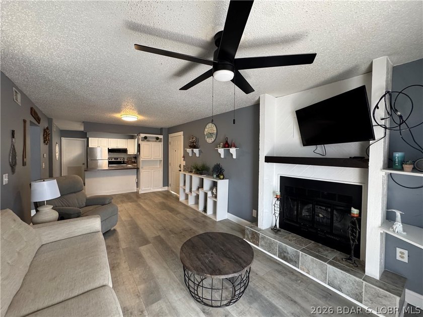 Lakefront 2 bedroom 2 bath fully furnished condo close to many - photo 8
