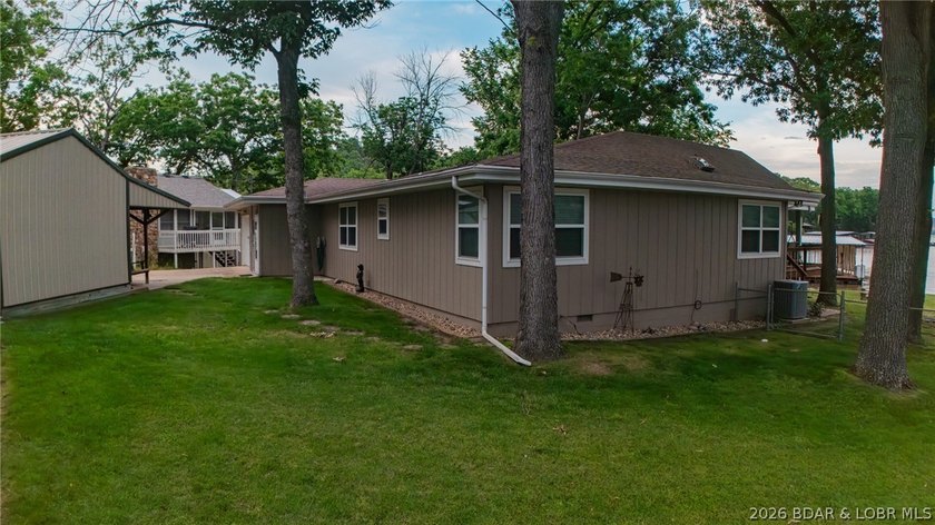 Lakefront living at its finest in this stunning waterfront ranch - photo 4