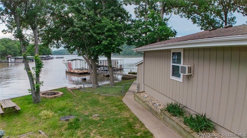 Lakefront living at its finest in this stunning waterfront ranch - photo 5