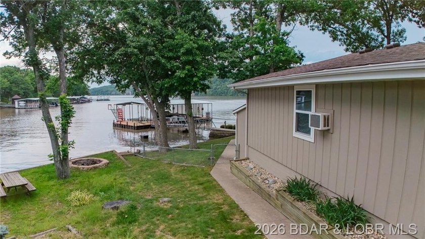 Lakefront living at its finest in this stunning waterfront ranch - photo 5