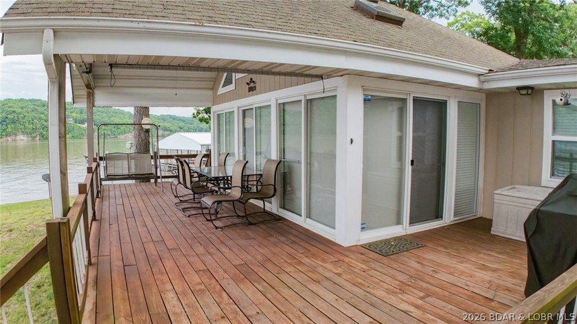 Lakefront living at its finest in this stunning waterfront ranch - photo 6