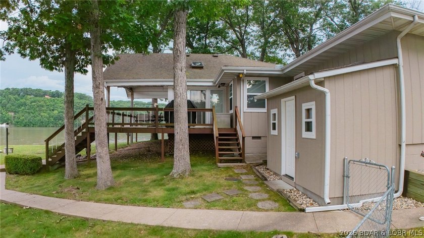 Lakefront living at its finest in this stunning waterfront ranch - photo 7