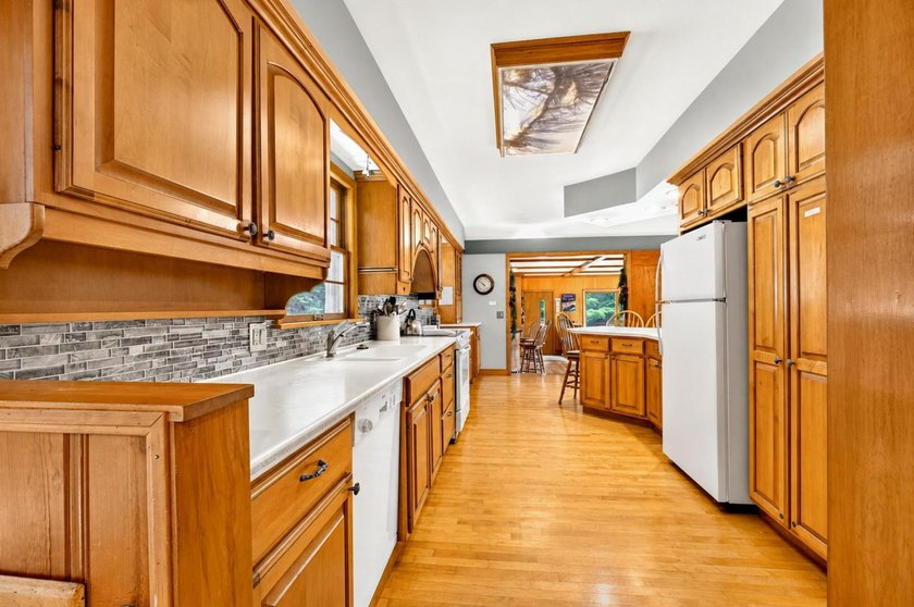 One-of-a-kind Northwoods home offering exceptional privacy on a - photo 17