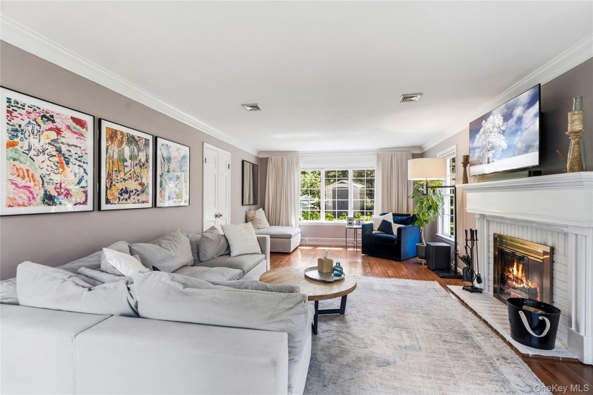 Nestled on a secluded, lushly landscaped three-quarter-acre - photo 7