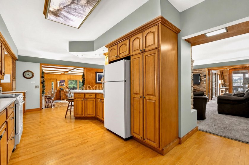 One-of-a-kind Northwoods home offering exceptional privacy on a - photo 18