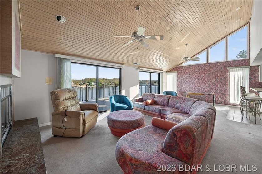 Beautiful Lake Views in this sought after well established - photo 9
