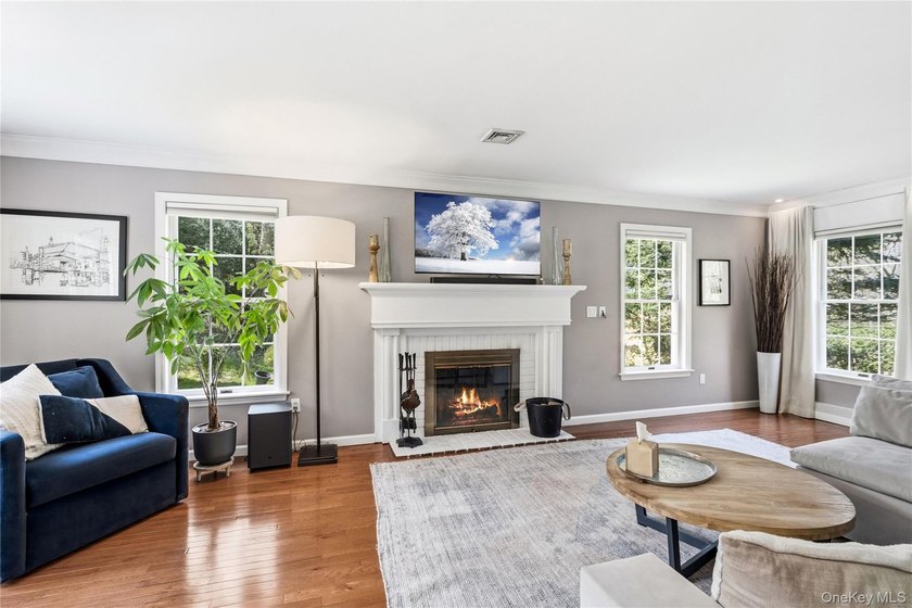 Nestled on a secluded, lushly landscaped three-quarter-acre - photo 9