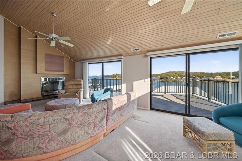 Beautiful Lake Views in this sought after well established - photo 10