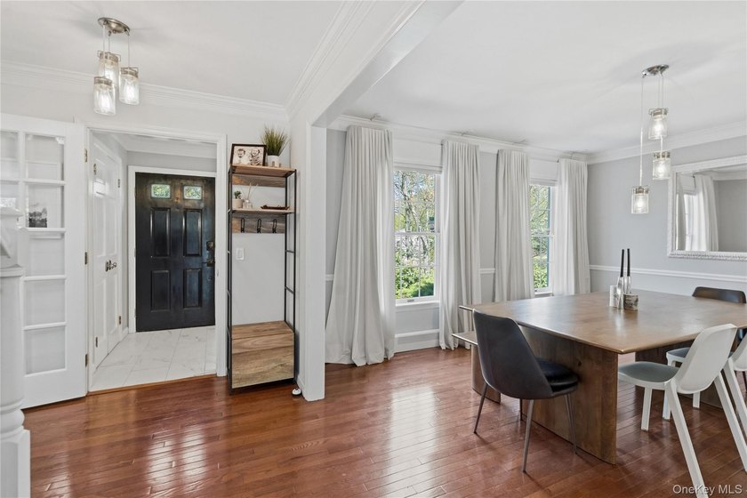 Nestled on a secluded, lushly landscaped three-quarter-acre - photo 10