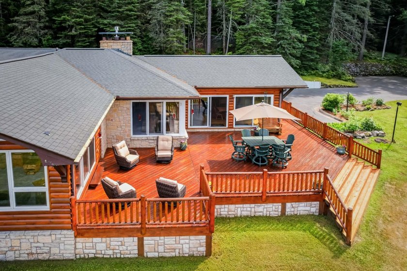 One-of-a-kind Northwoods home offering exceptional privacy on a - photo 25