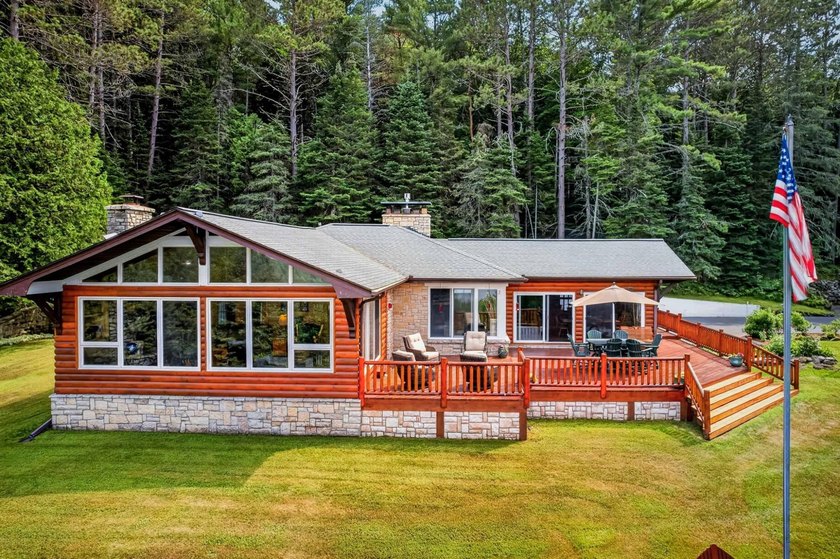 One-of-a-kind Northwoods home offering exceptional privacy on a - photo 26