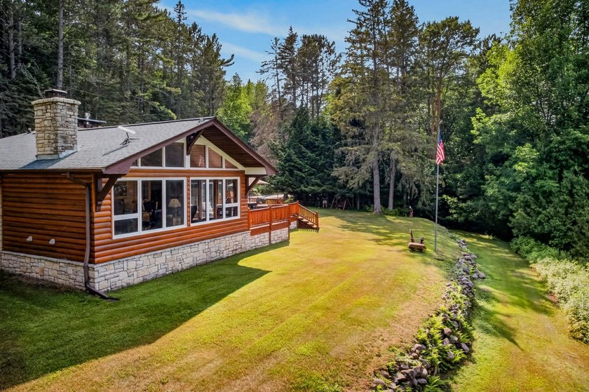 One-of-a-kind Northwoods home offering exceptional privacy on a - photo 27