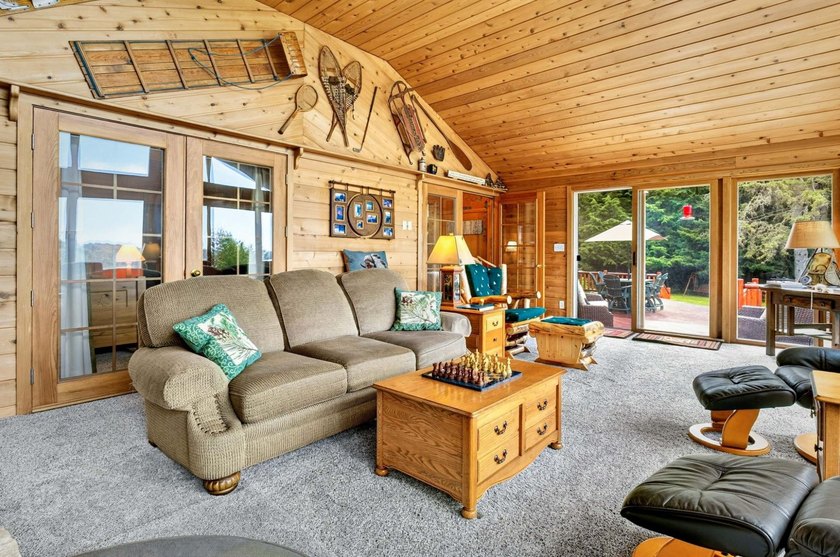 One-of-a-kind Northwoods home offering exceptional privacy on a - photo 33