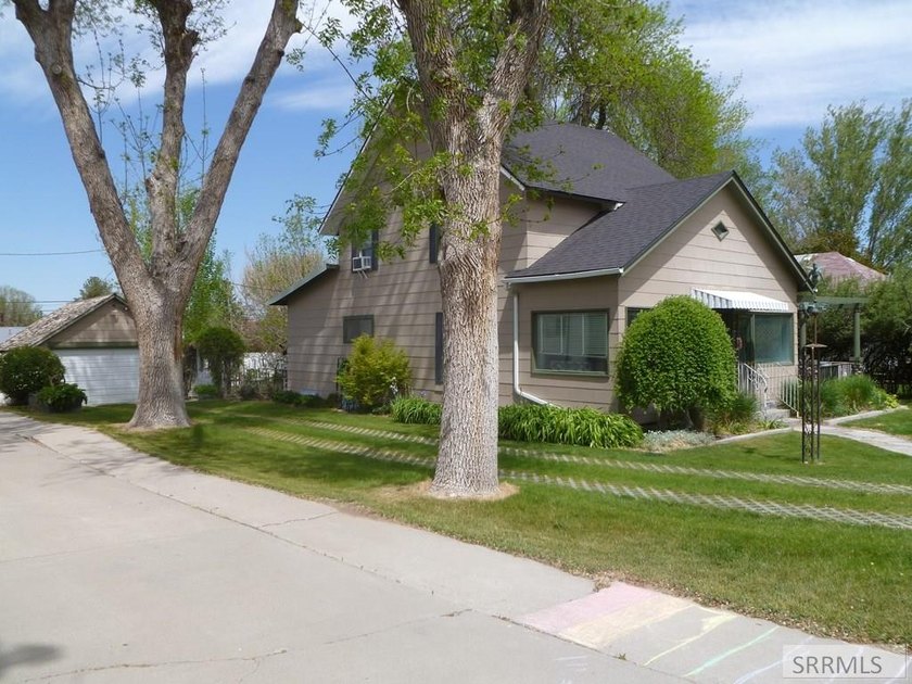 A must see, to appreciate this one of a kind Craftsman beautiful - photo 3