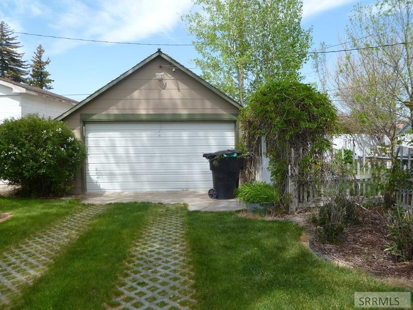 A must see, to appreciate this one of a kind Craftsman beautiful - photo 5