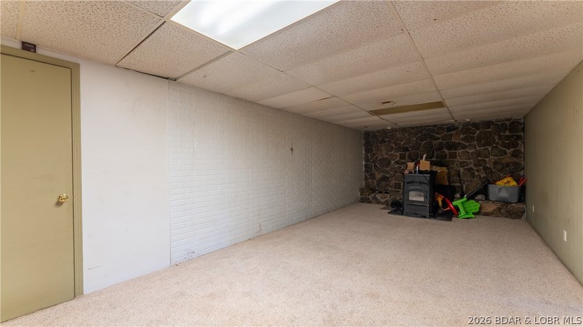 Opportunity awaits in the desirable Lakeview Acres Subdivision! - photo 20