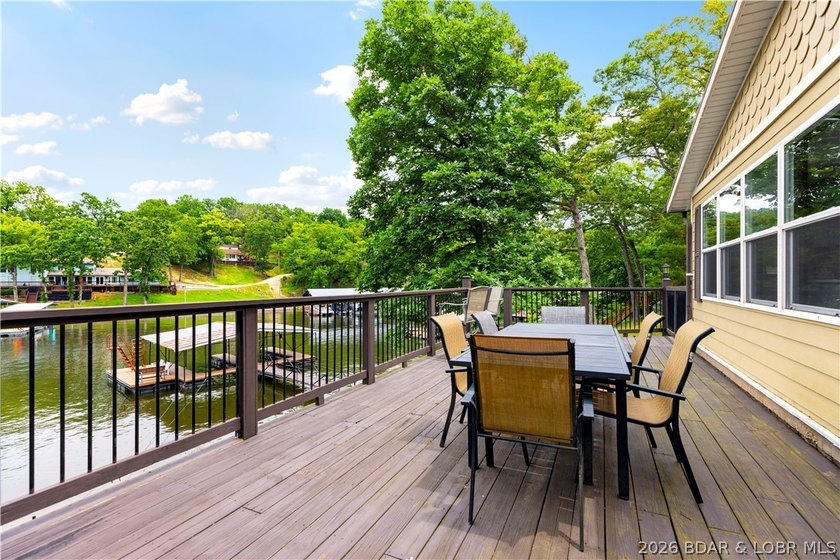 Lake Life + Prime Location Near Franky &amp; Louie's Beachfront Bar - photo 2