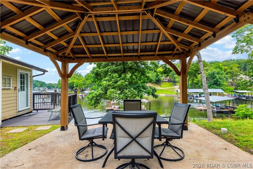 Lake Life + Prime Location Near Franky &amp; Louie's Beachfront Bar - photo 3