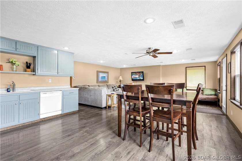 Lake Life + Prime Location Near Franky &amp; Louie's Beachfront Bar - photo 6