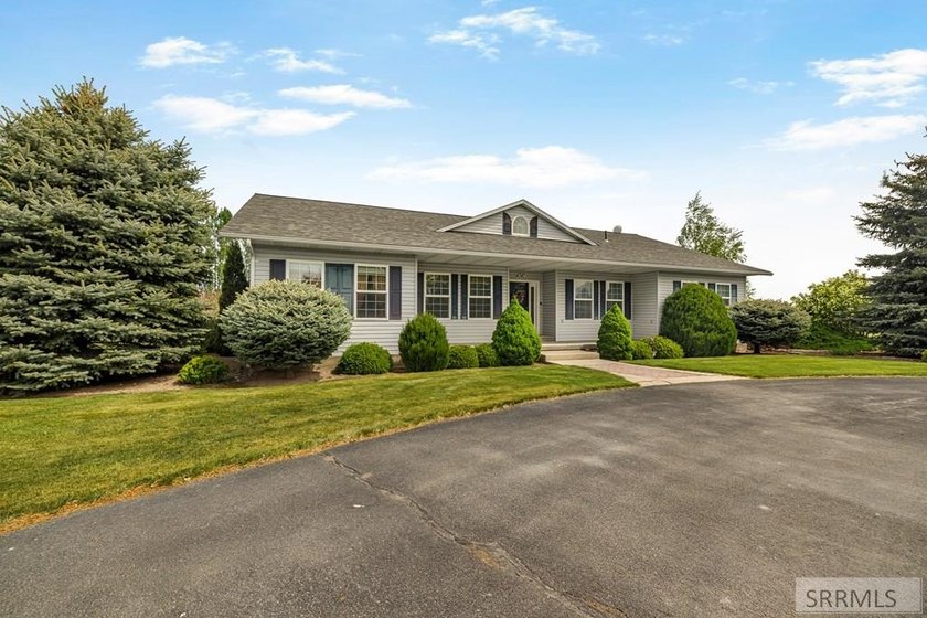 THIS PROPERTY IS CURRENTLY UNDER CONTRACT WITH A 48 HR FIRST - photo 4
