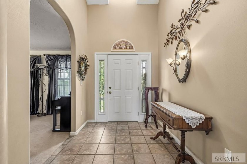 THIS PROPERTY IS CURRENTLY UNDER CONTRACT WITH A 48 HR FIRST - photo 5