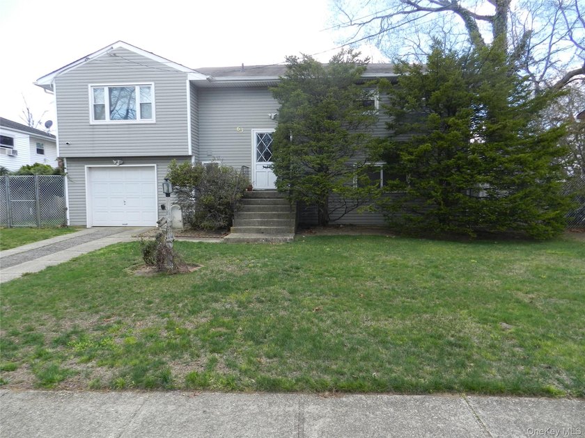 Spacious 4 Bedroom, 2 Bath High Ranch with Garage.Large Living - photo 2