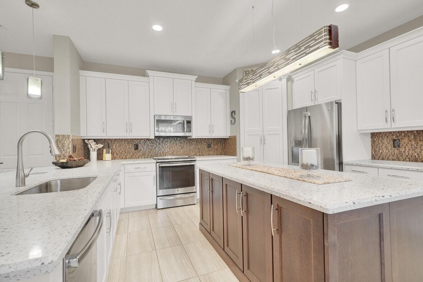 Welcome to this beautiful 4 bedroom, 3 bathroom home in the - photo 15