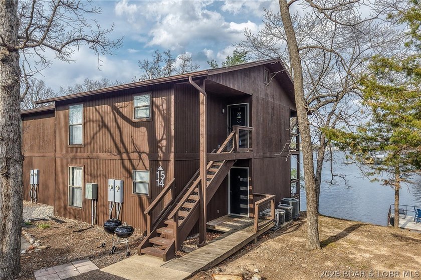 Welcome to this beautifully updated lakefront condo in one of - photo 6