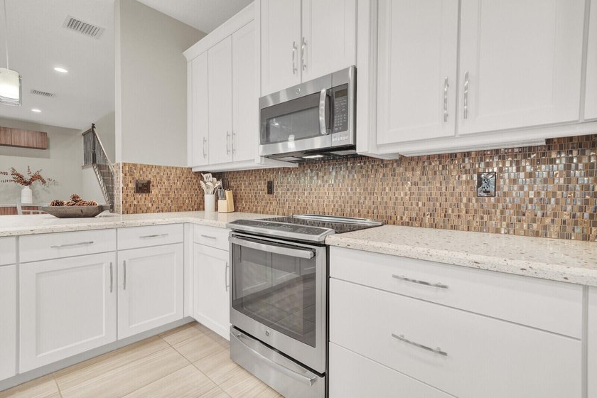 Welcome to this beautiful 4 bedroom, 3 bathroom home in the - photo 17