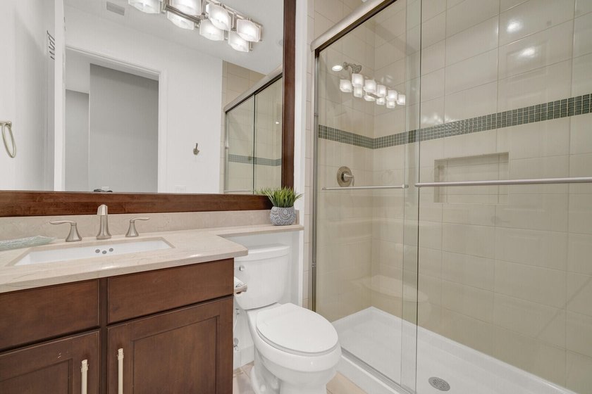 Welcome to this beautiful 4 bedroom, 3 bathroom home in the - photo 36