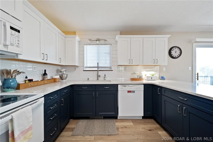 Location like this is hard to find, Osage Beach, an established - photo 10