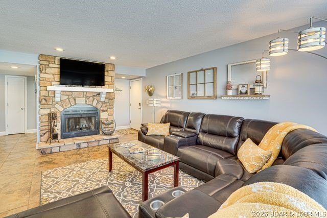 Location, location, location! This stunningly renovated 2 bed, 2 - photo 5