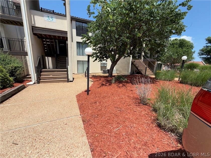 Beautiful walk-in condo offering the perfect opportunity for - photo 4