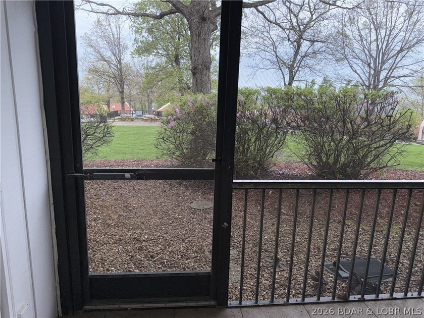 Beautiful walk-in condo offering the perfect opportunity for - photo 8