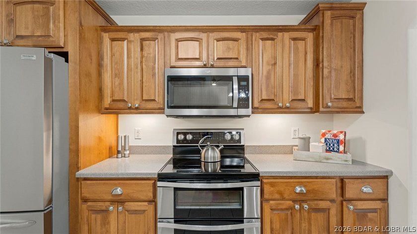 Beautifully maintained 5-bedroom, 3.5-bath home located in the - photo 9