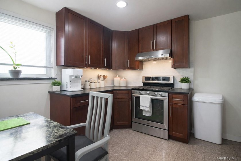 Prime Flushing detached single-family home located near Northern - photo 11