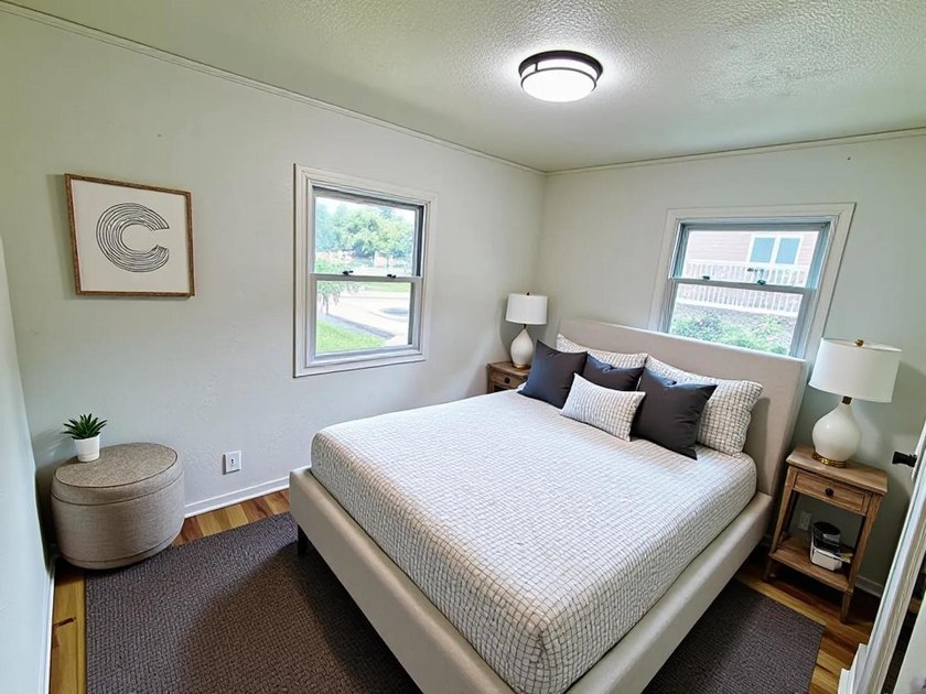 RARE TURNKEY ROCK RIVER COTTAGE! Fully renovated 3 bedroom, 1 - photo 8