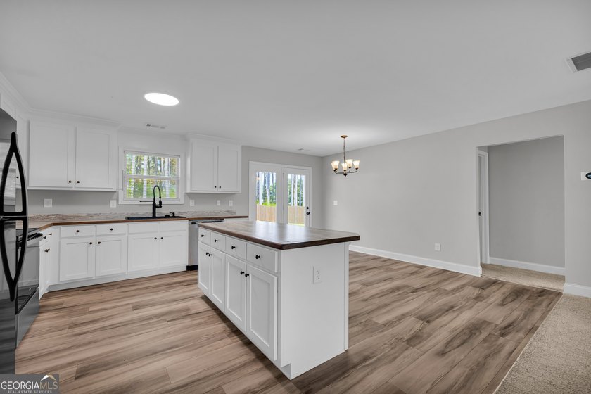 Welcome home to this thoughtfully designed ranch-style home - photo 11