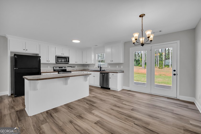 Welcome home to this thoughtfully designed ranch-style home - photo 13