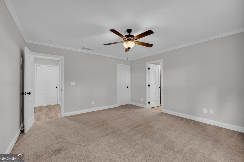 Welcome home to this thoughtfully designed ranch-style home - photo 25