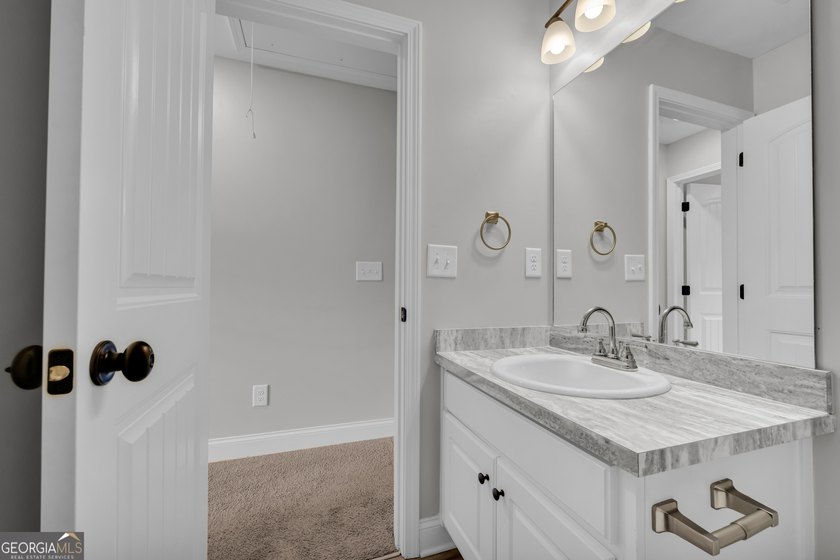 Welcome home to this thoughtfully designed ranch-style home - photo 37