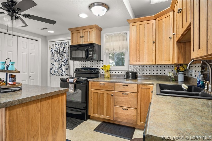 Escape to your private sanctuary in Sunrise Beach. Situated over - photo 8