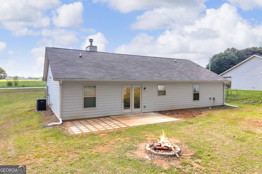 Welcome home to this thoughtfully designed ranch-style home - photo 40