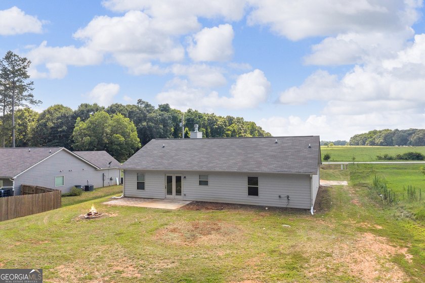 Welcome home to this thoughtfully designed ranch-style home - photo 42