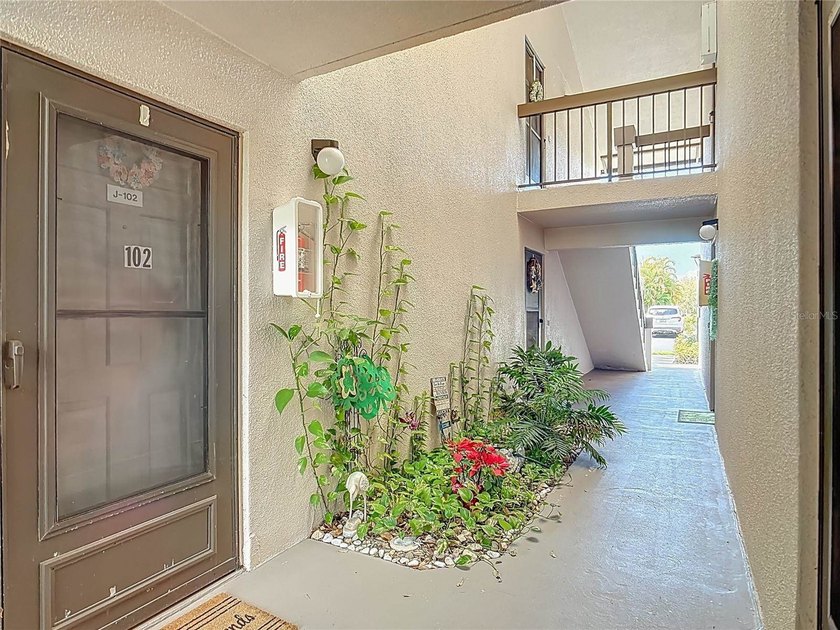 PRICE IMPROVEMENT! MOVE-IN READY &amp; TURNKEY FURNISHED! Experience - photo 2
