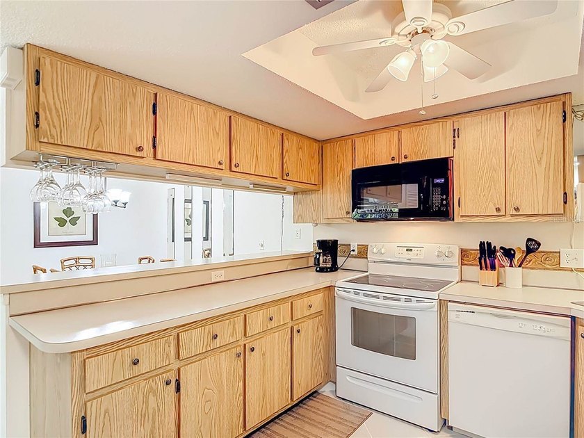 PRICE IMPROVEMENT! MOVE-IN READY &amp; TURNKEY FURNISHED! Experience - photo 10