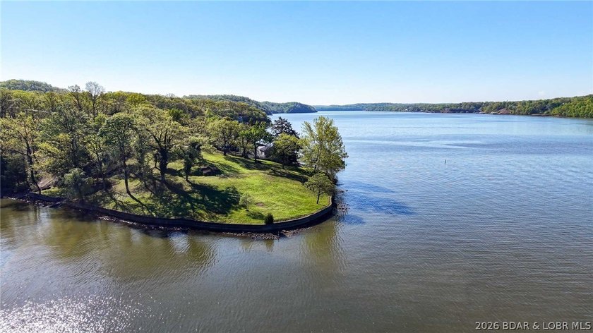 Extremely rare opportunity to acquire a lakefront point property - photo 2